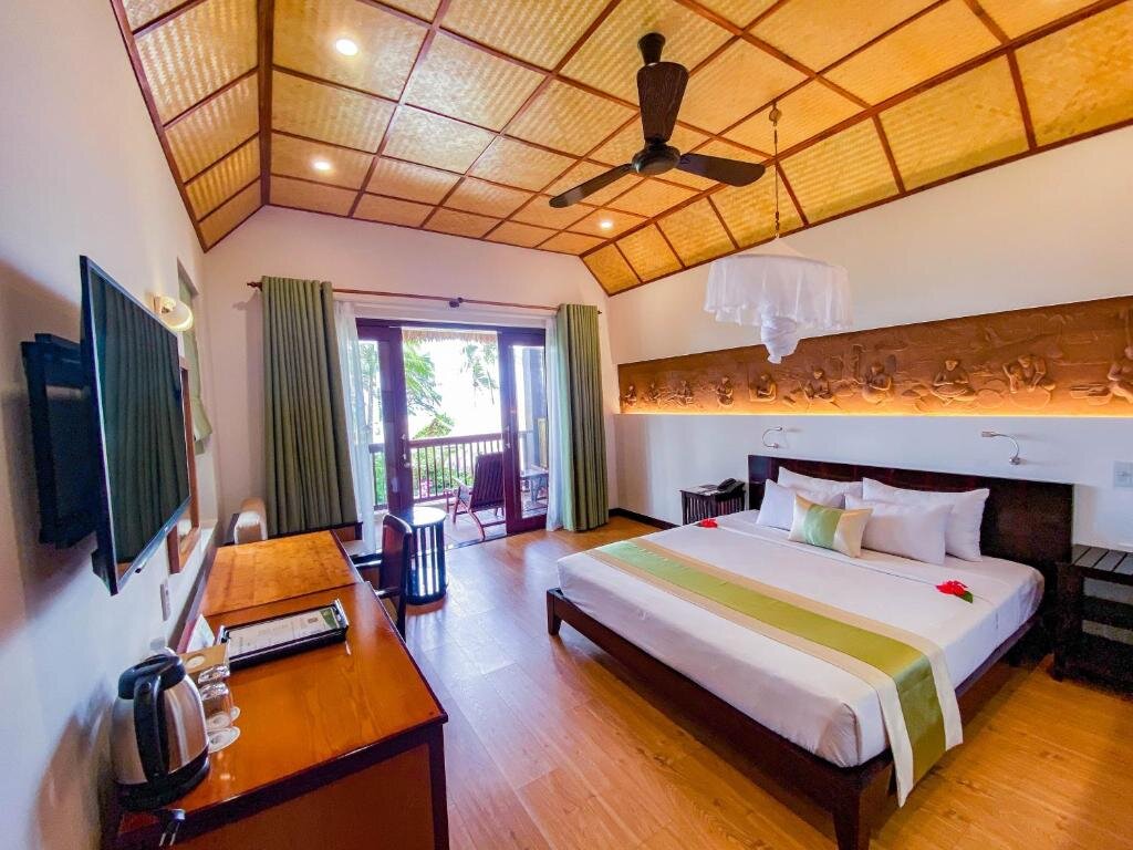 Двухместный номер Deluxe с балконом и с частичным видом на море Bamboo Village Beach Resort & Spa
