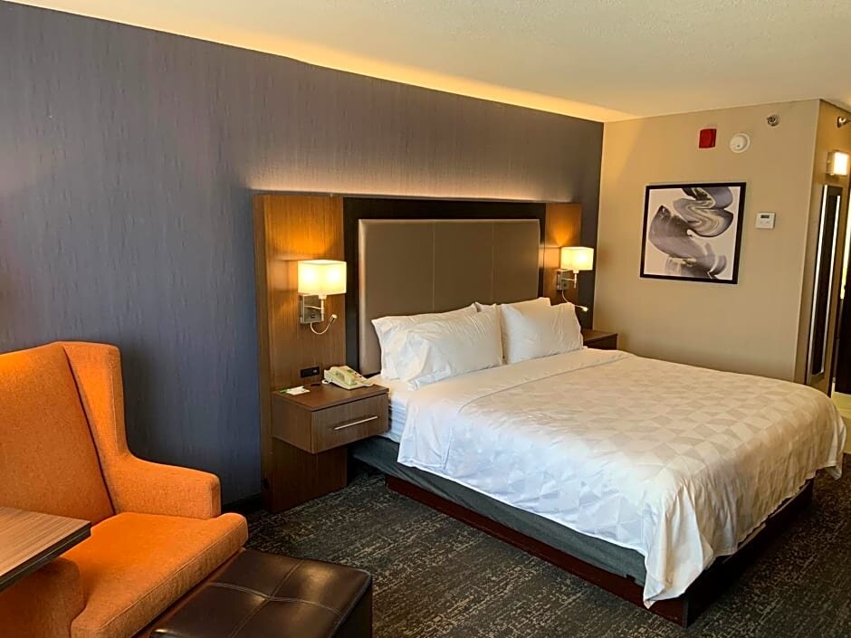 Номер Deluxe Holiday Inn & Suites Chicago-Carol Stream Wheaton, an IHG Hotel