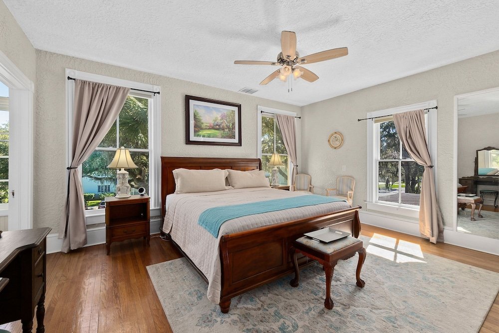 Standard Doppel Zimmer mit Seeblick Golden Magnolia Marine