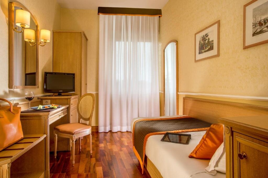 Одноместный номер Standard Hotel Santa Costanza by OMNIA hotels