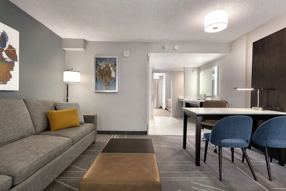 Двухместный номер Premium с балконом Embassy Suites by Hilton Milpitas Silicon Valley