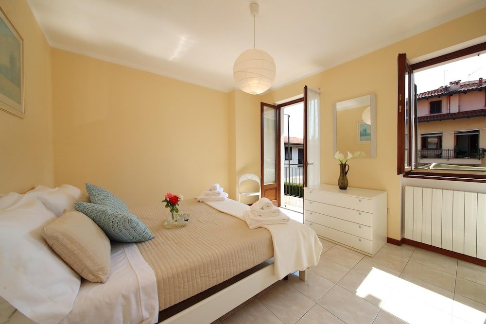 1 Bedroom Family Apartment Petalo Bianco 100m from lake