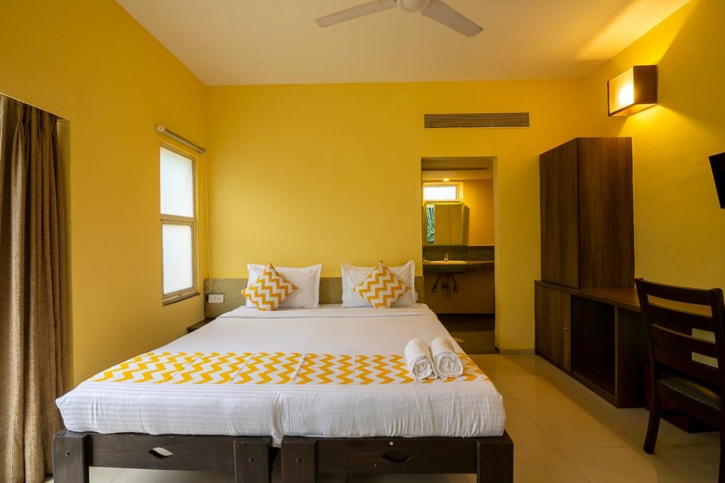 Deluxe room Sharanam Green Resort