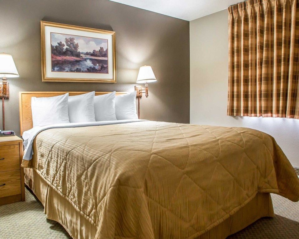 Standard room MainStay Suites Cedar Rapids North - Marion