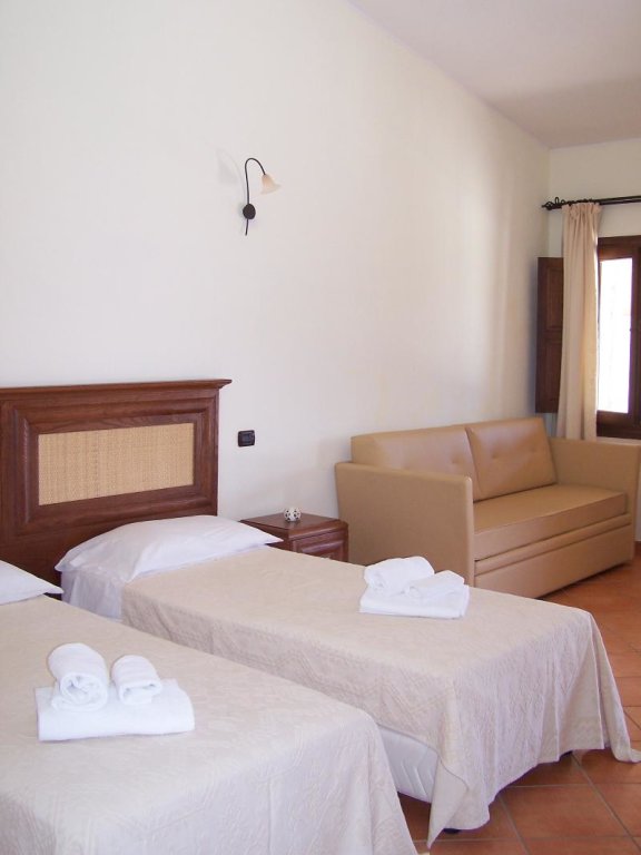 Четырёхместный номер Standard Hotel Ristorante Funtana Abbas
