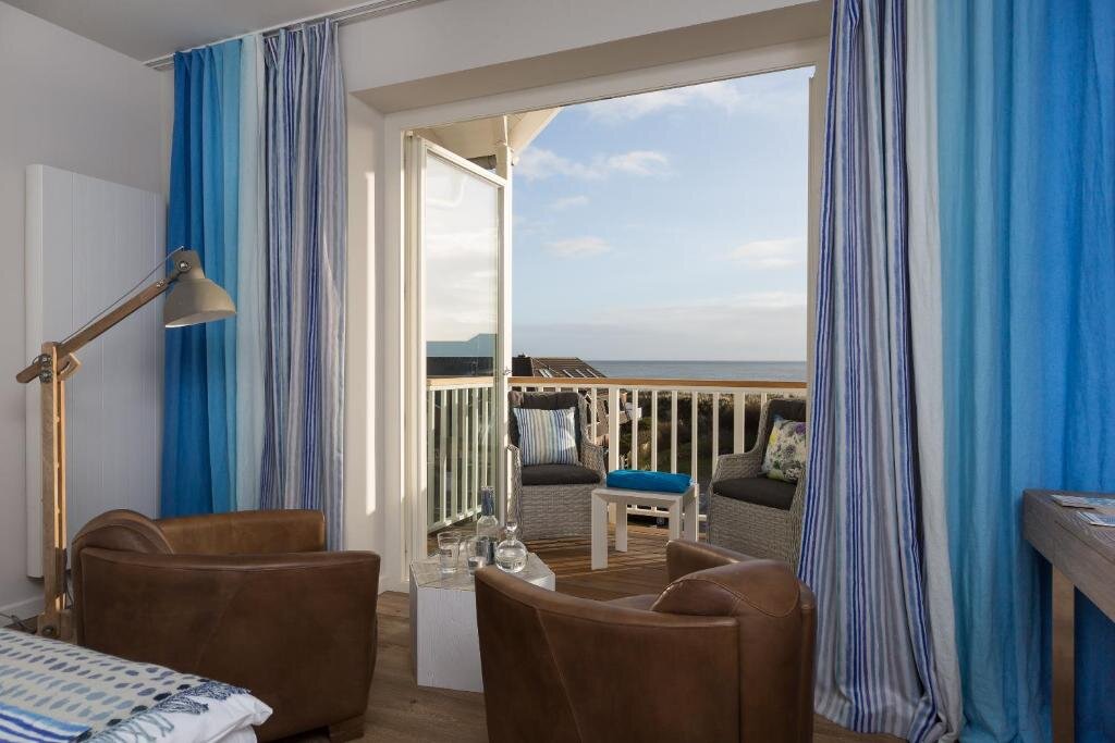 Двухместный номер Standard с балконом и с видом на море Easy Living