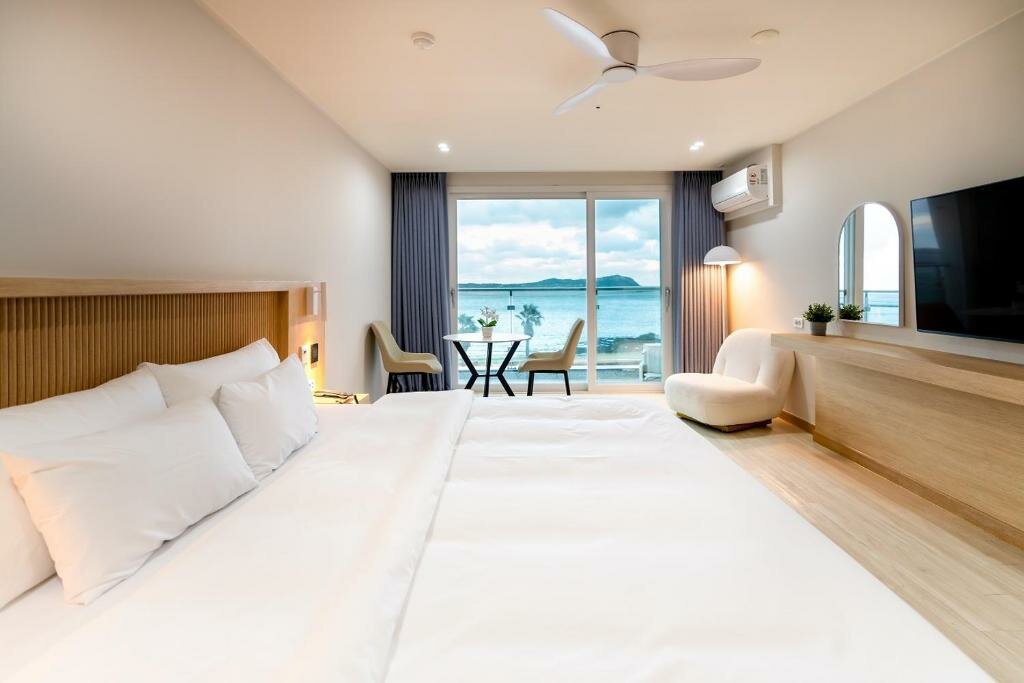 Deluxe Double room with sea view Spring and Autumn Hotel&Resort