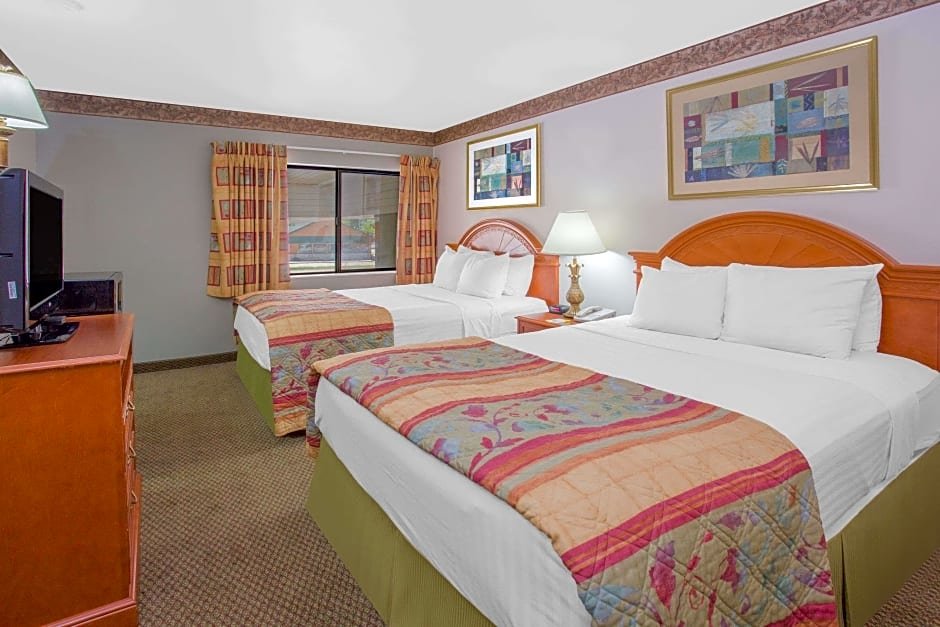 Quadruple suite 1 chambre Days Inn by Wyndham Portage