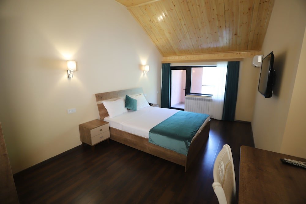 Deluxe quadruple chambre avec balcon Maajid Quba Hotel & Restaurant Sanatorium
