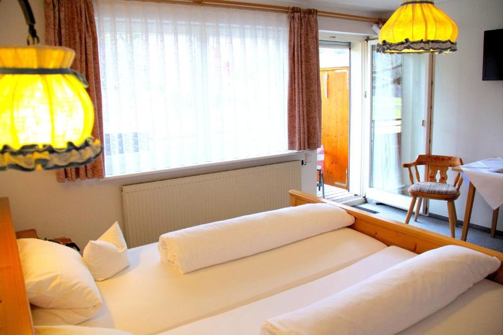 Standard Doppel Zimmer mit Balkon Hotel Adler Fohrenbühl