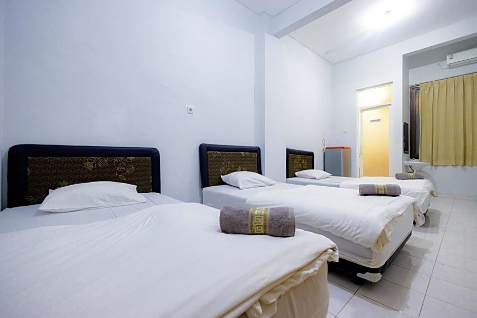 Standard Zimmer Marcello Residence Siwalankerto near Petra University Surabaya Mitra RedDoorz