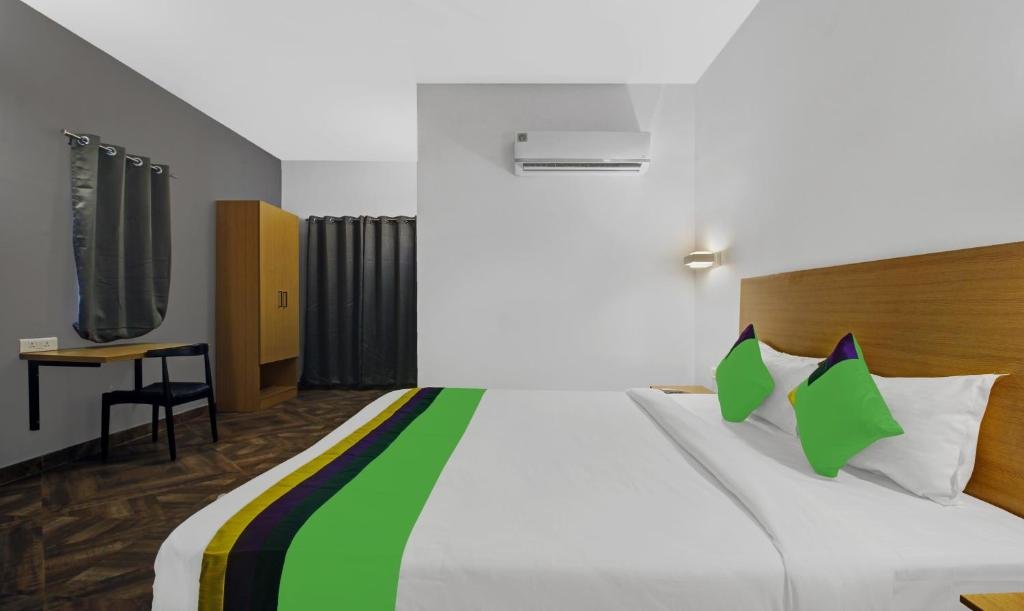 Deluxe room OYO Townhouse 1118 S R Nagar Near Hyderabad Central