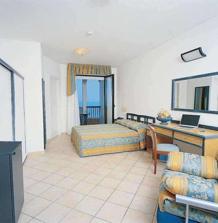 Standard Triple room with balcony Hotel Parco Dei Principi
