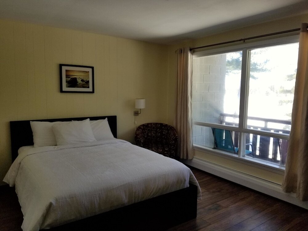 Standard Doppel Zimmer mit Seeblick Pinedale Inn