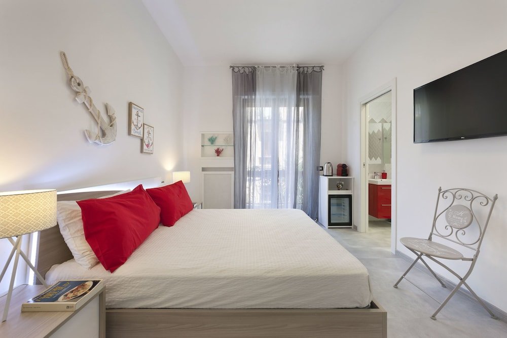 Deluxe Double room with balcony and with courtyard view Sorrento Flower Rooms