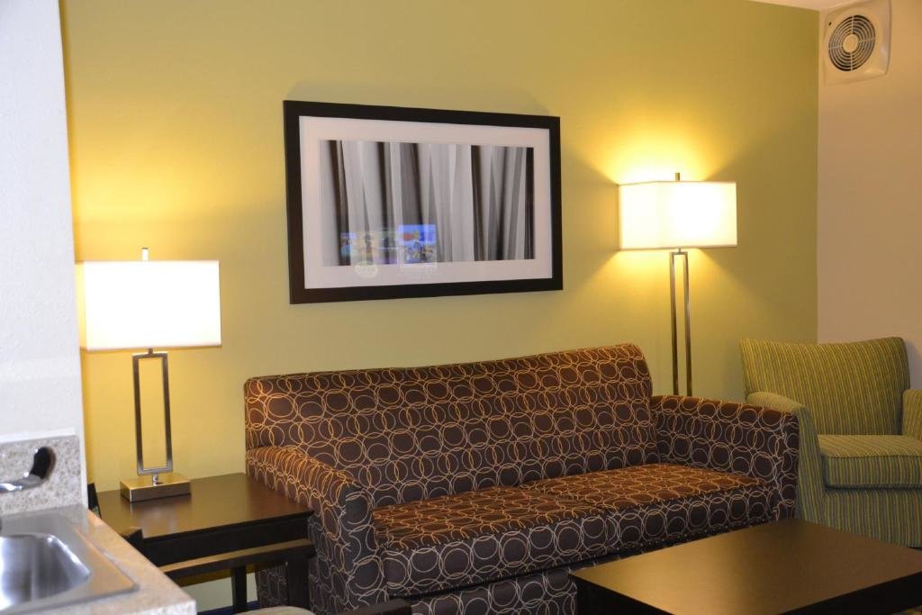 Deluxe double suite Holiday Inn Express Hotel & Suites Bloomington-Normal University Area, an IHG Hotel