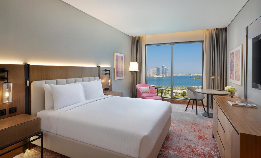 Номер Superior с видом на воду DoubleTree by Hilton Sharjah Waterfront Hotel And Residences