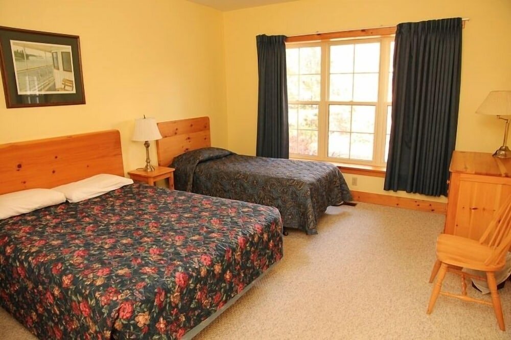 2 Bedrooms Cottage Patterson Kaye Resort on Lake Muskoka