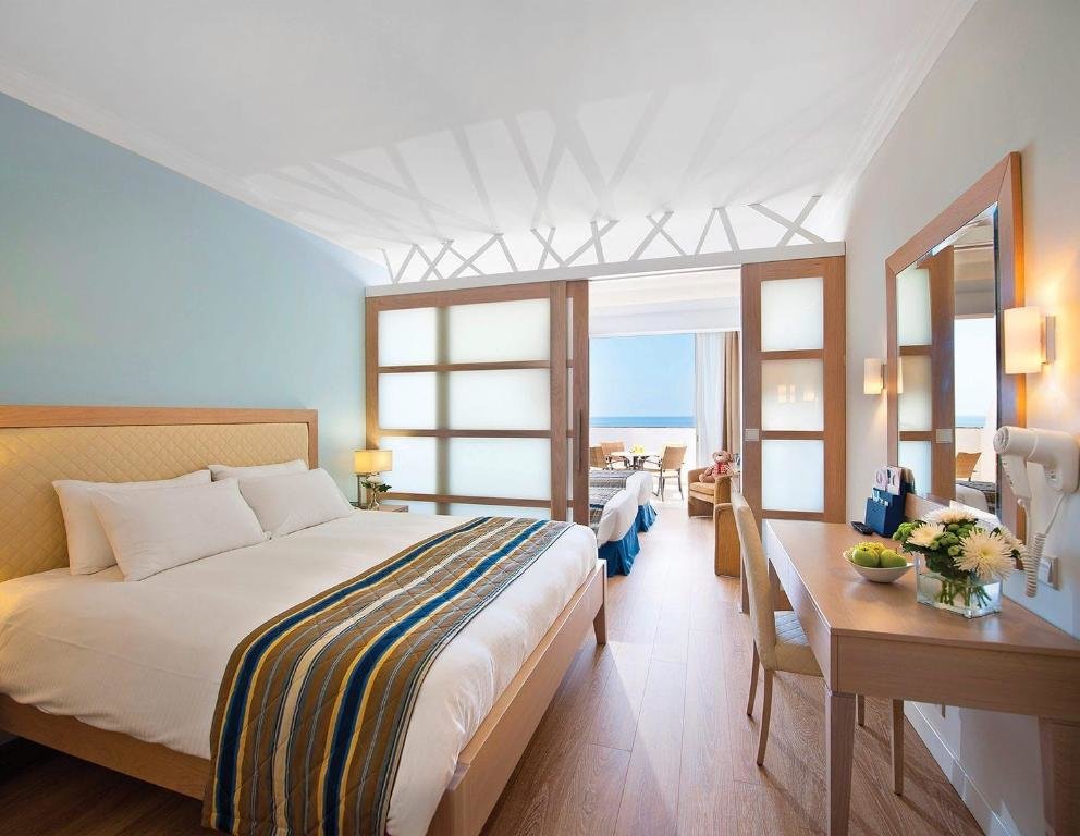 Семейный номер Standard с видом на море Olympic Lagoon Resort Paphos