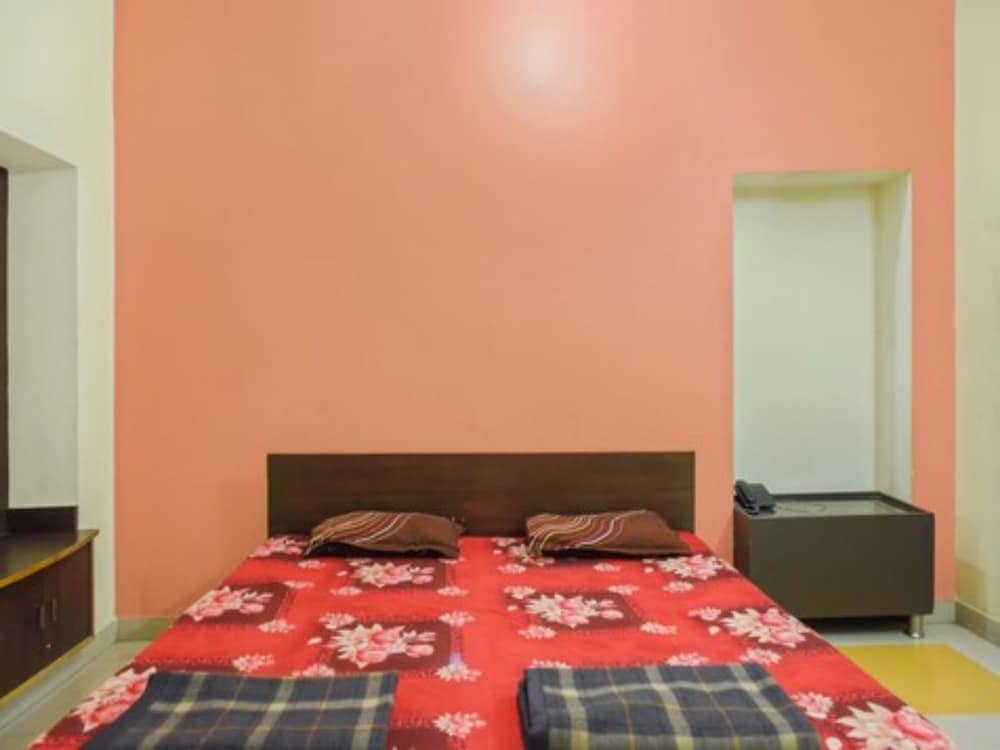 Deluxe room Goroomgo Sarvar Guest House Jodhpur