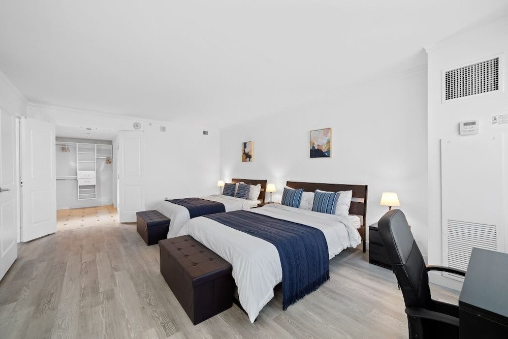 Apartment CozySuites  TWO Separate Luxe Ocean Front Condos