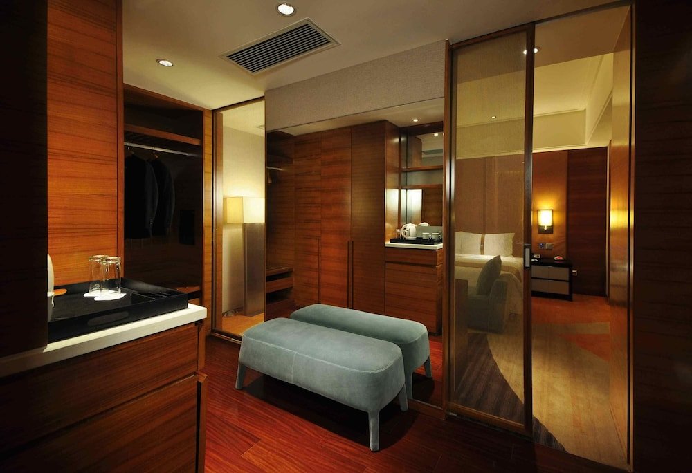 Suite 1 dormitorio Holiday Inn Qingdao City Centre, an IHG Hotel