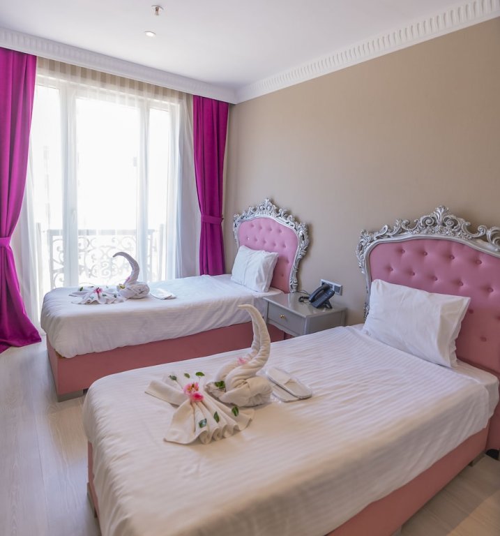 Family Suite with balcony and with mountain view Sarot Thermal Palace Tatil Koyu
