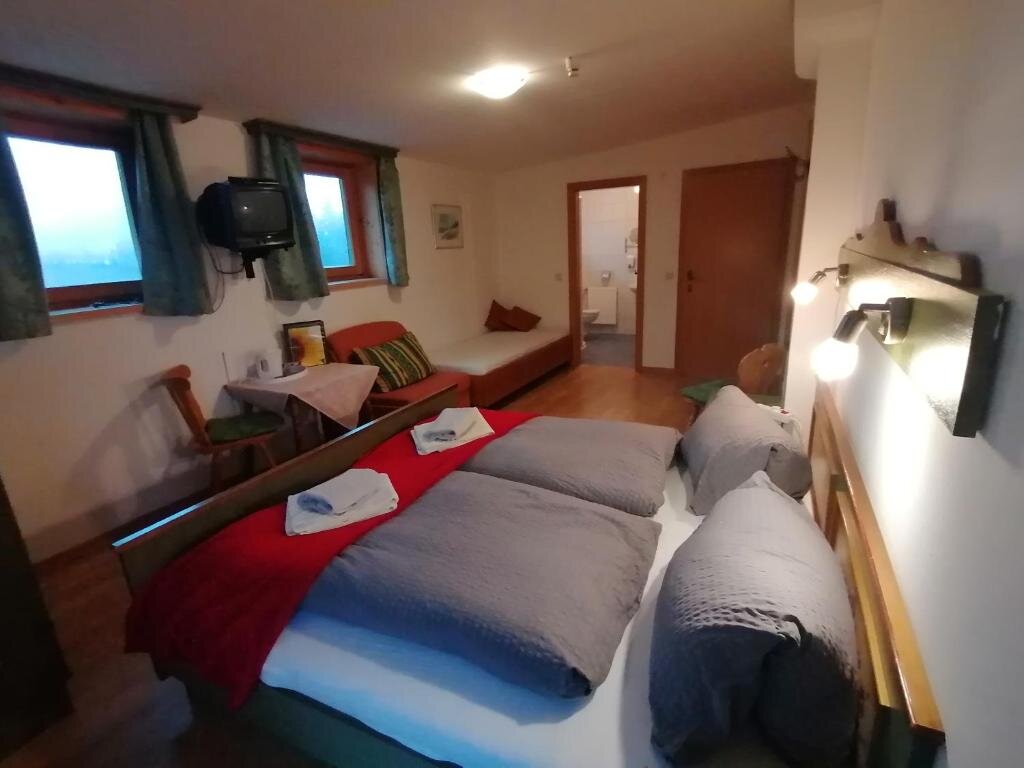 Апартаменты с 3 комнатами Landhotel Oberwengerhof