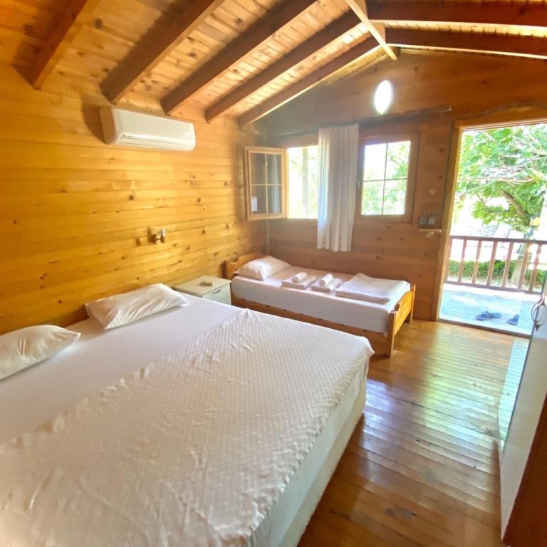 Standard triple chambre avec balcon Montenegro Motel