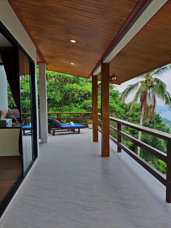 Двухместный полулюкс с балконом и с видом на океан Laem Sila Resort