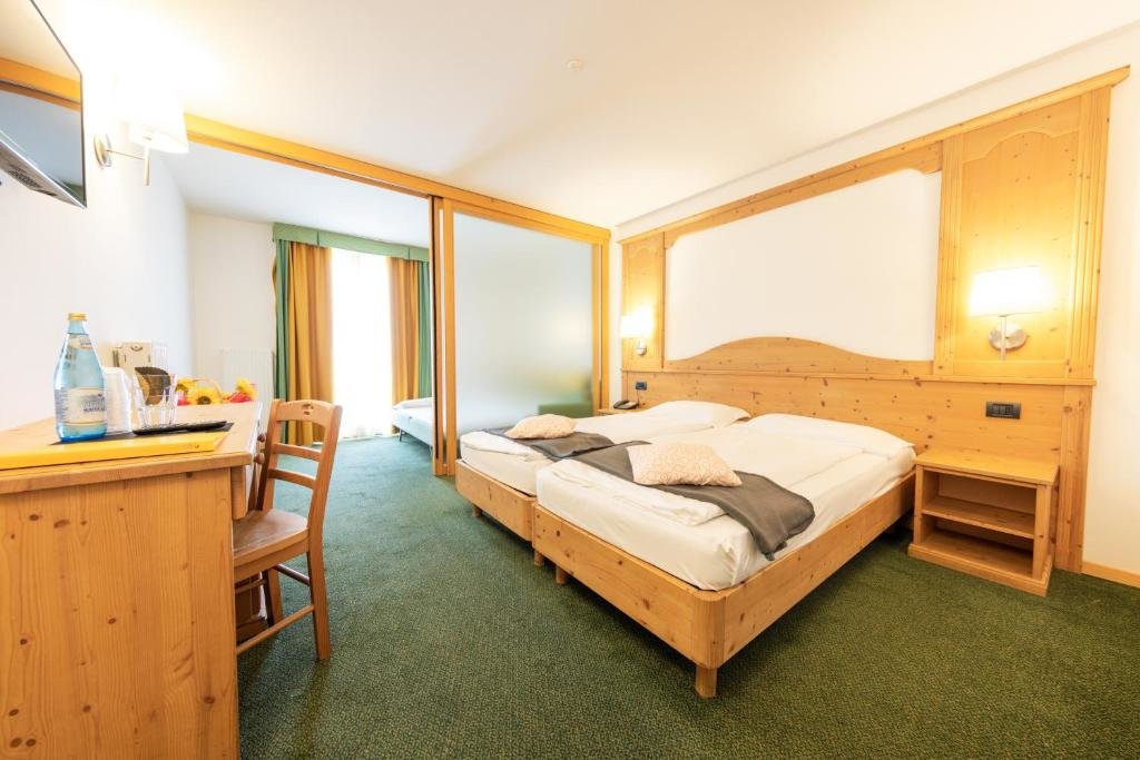 Четырёхместный номер Standard Hotel Alpine Mugon