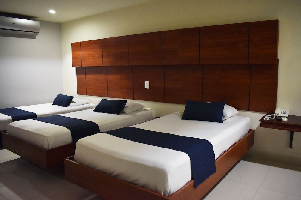 Кровать в общем номере Hotel Caribe 79