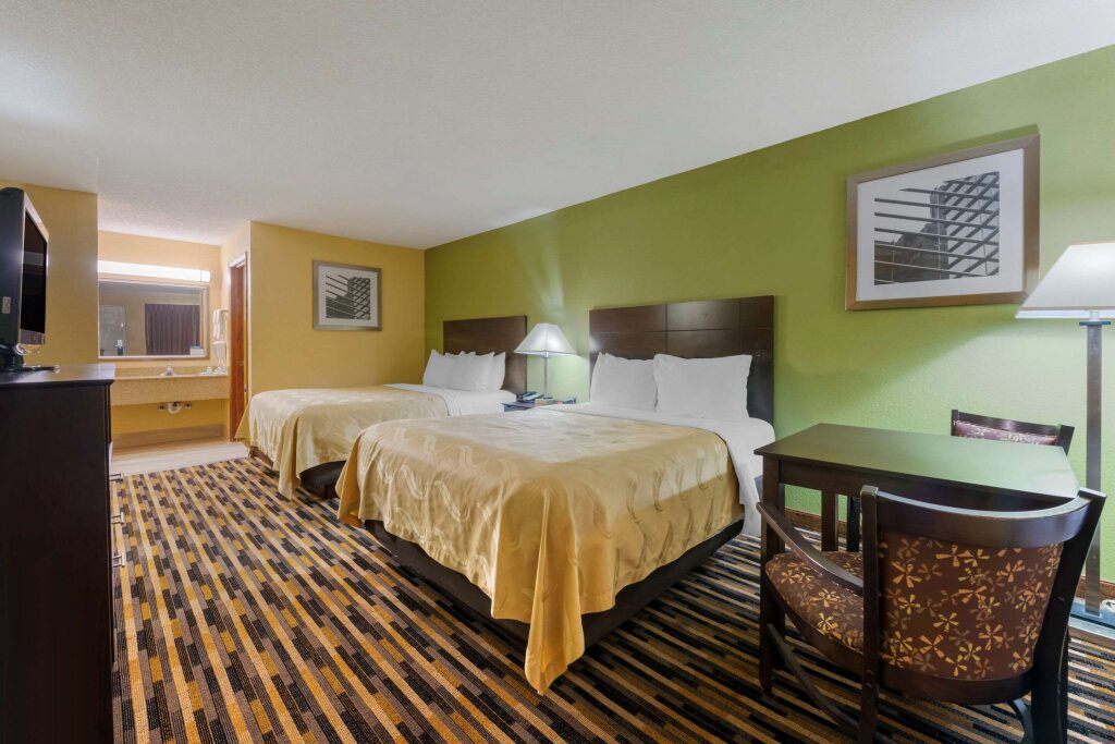 Четырёхместный номер Standard Quality Inn & Suites Mt Dora North