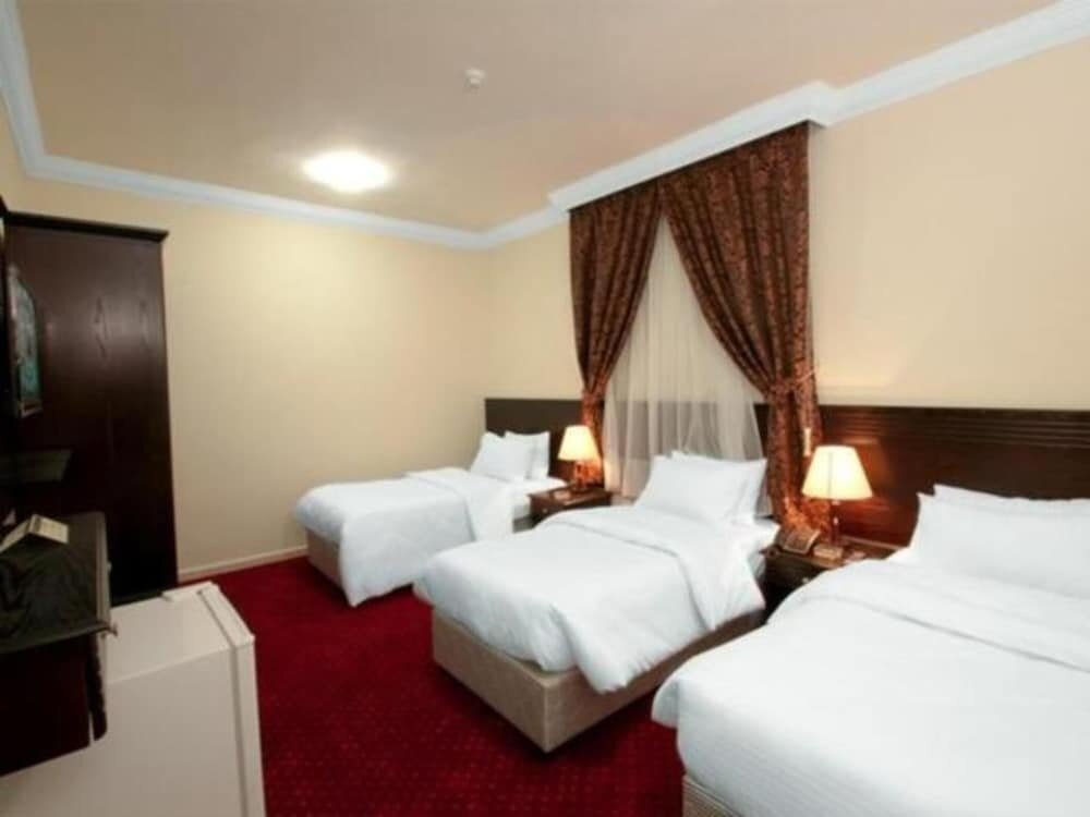 Четырёхместный номер Standard Royal Al Mashaer Hotel