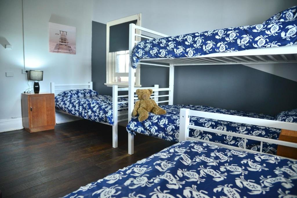 Кровать в общем номере (женский номер) Geraldton Backpackers