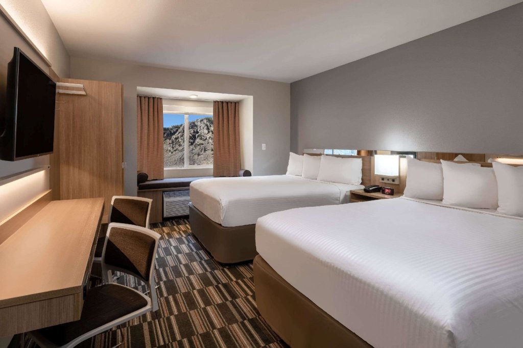 Standard Vierer Zimmer Microtel Inn & Suites by Wyndham Georgetown Lake