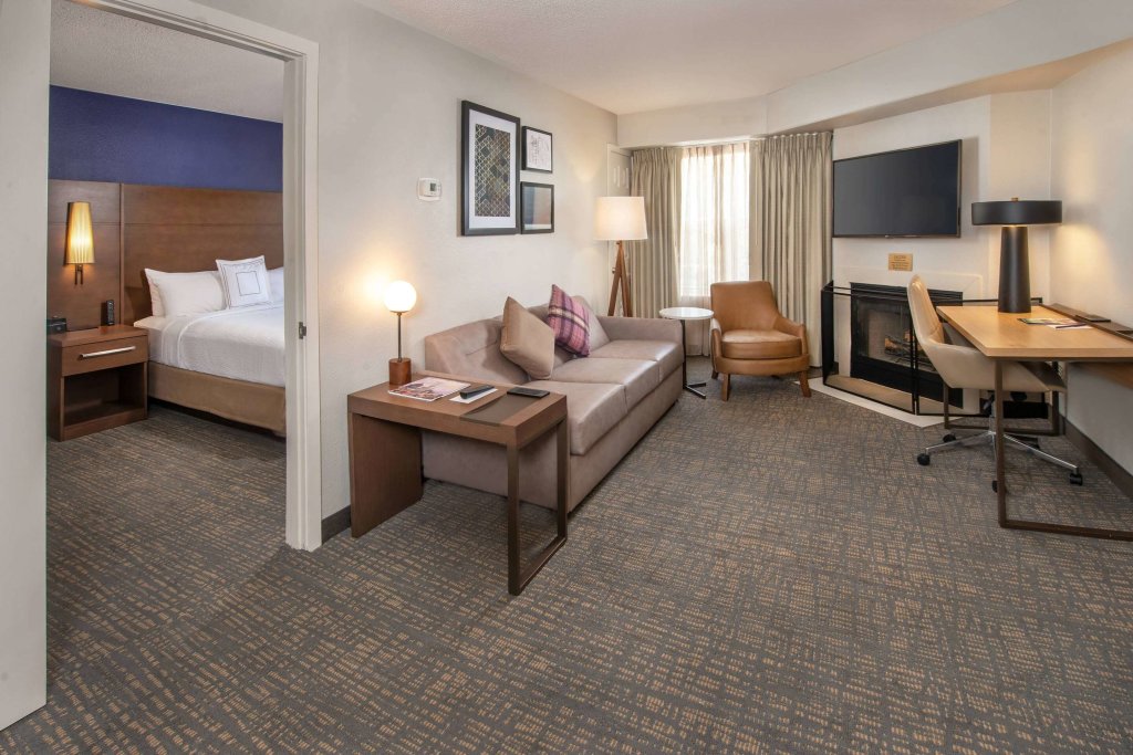 2 Bedrooms Suite Sonesta ES Suites Baltimore BWI Airport