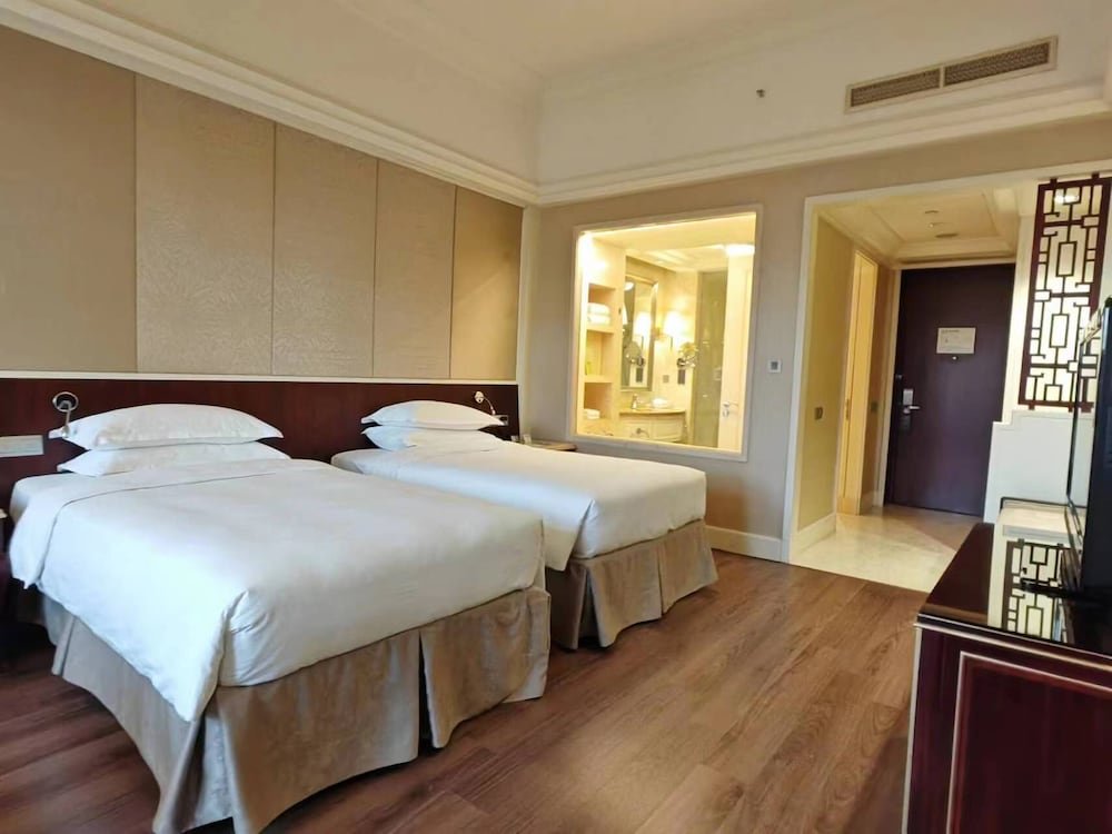 Четырёхместный номер Standard Holiday Inn Fuzhou New Port, an IHG Hotel