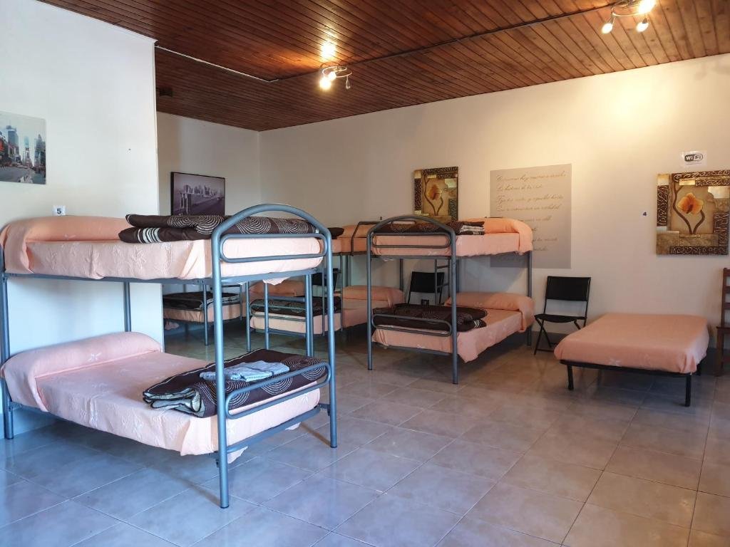 Кровать в общем номере Albergue San Martin