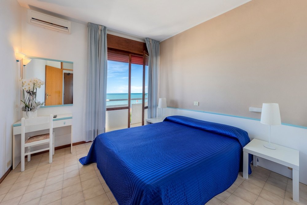 Standard Doppel Zimmer mit Balkon und mit Meerblick Hotel Sanremo