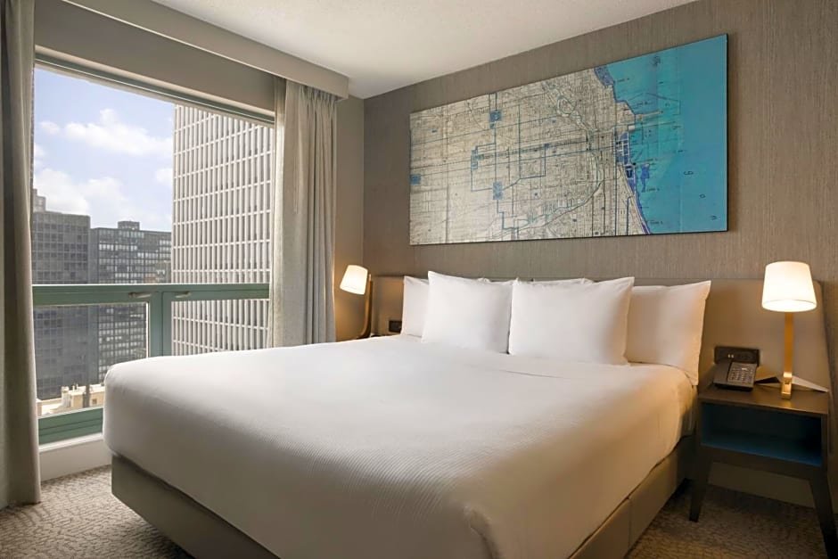 Двухместная High floor Studio suite Superior Hilton Chicago Magnificent Mile Suites