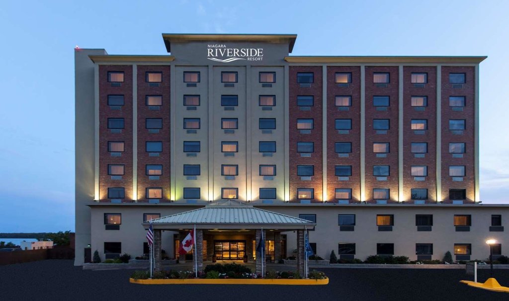Standard Vierer Zimmer mit Stadtblick Niagara Riverside Resort; BW Premier Collection