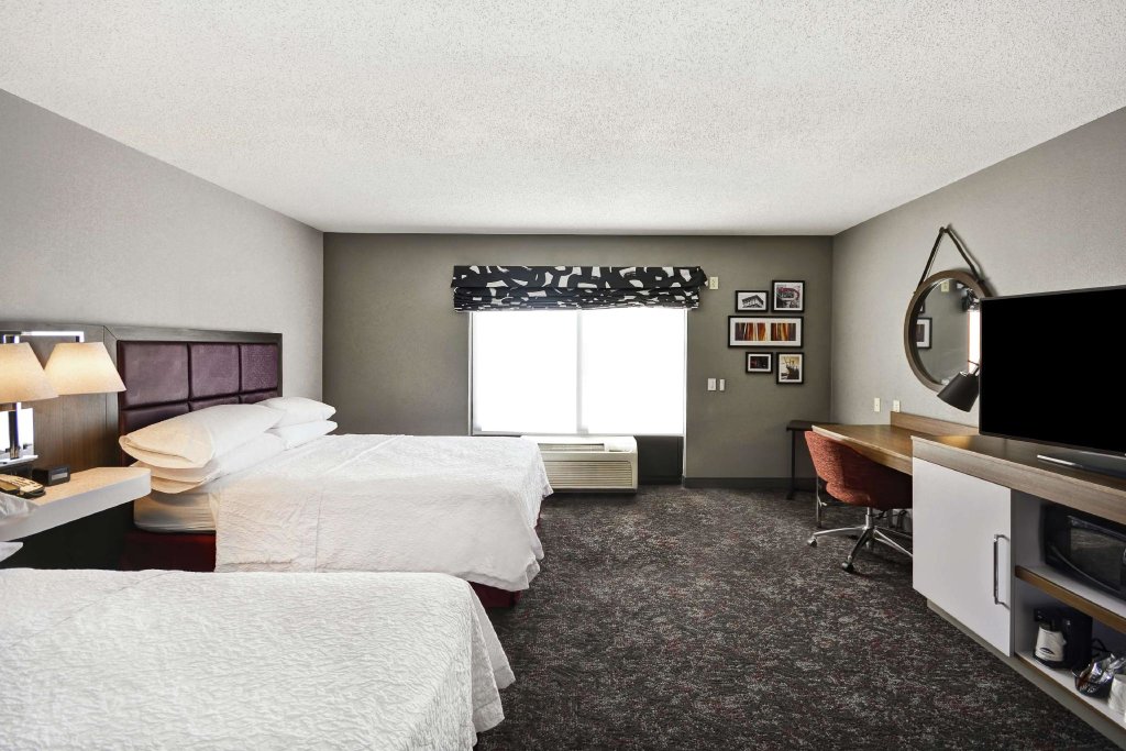 Четырёхместный номер Standard Hampton Inn & Suites Columbus-Easton Area