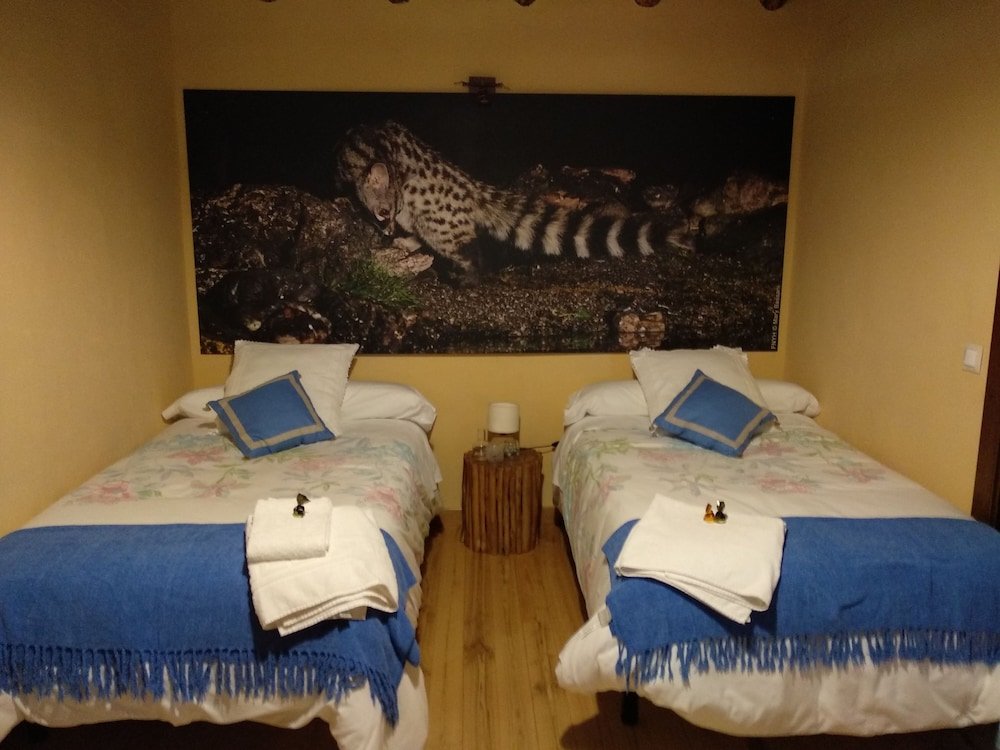 Confort chambre Eco-Lodge en la Reserva Privada Campanarios de Azaba - Proyecto de Conservación