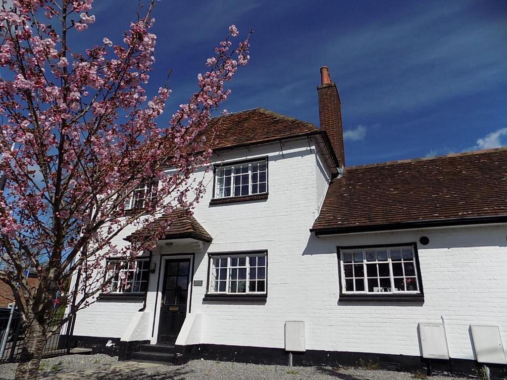 Cabaña 2 dormitorios Stunning 1700's Grd 2 listed cottage near Stonehenge - Elegantly Refurbished Throughout - Winner of Booking's Travellers Award 2023 - "Exceptional"