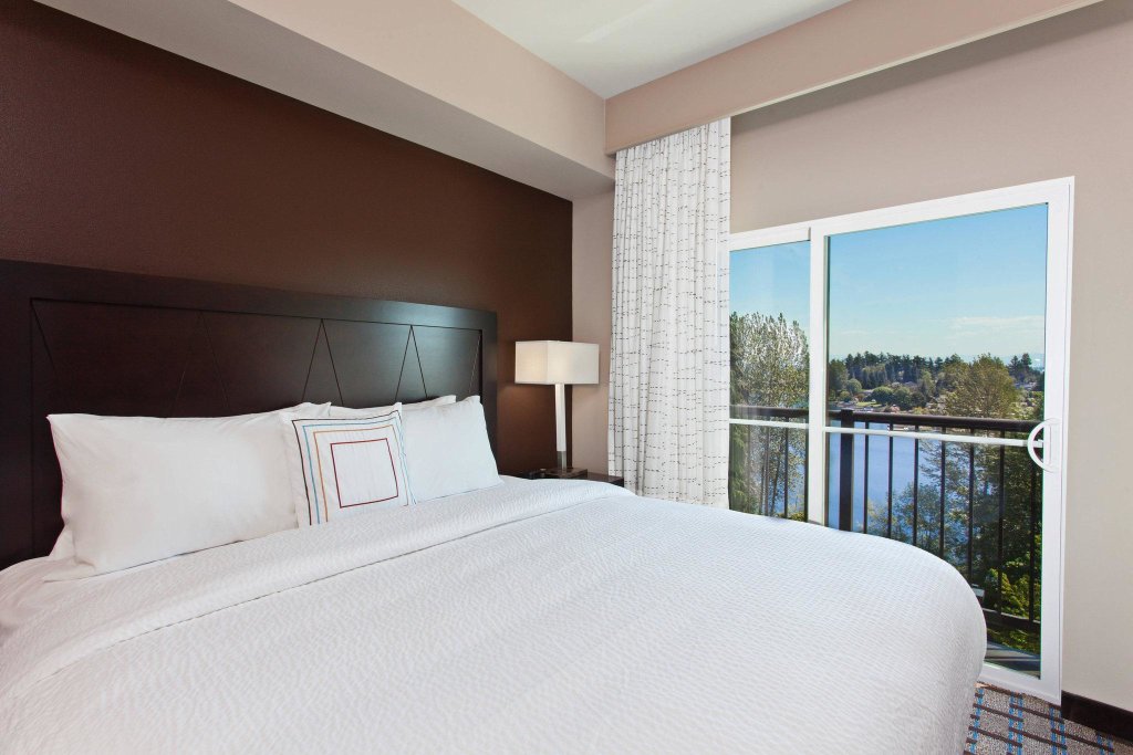 Estudio doble con balcón y con vista al lago Residence Inn by Marriott Seattle Sea-Tac Airport