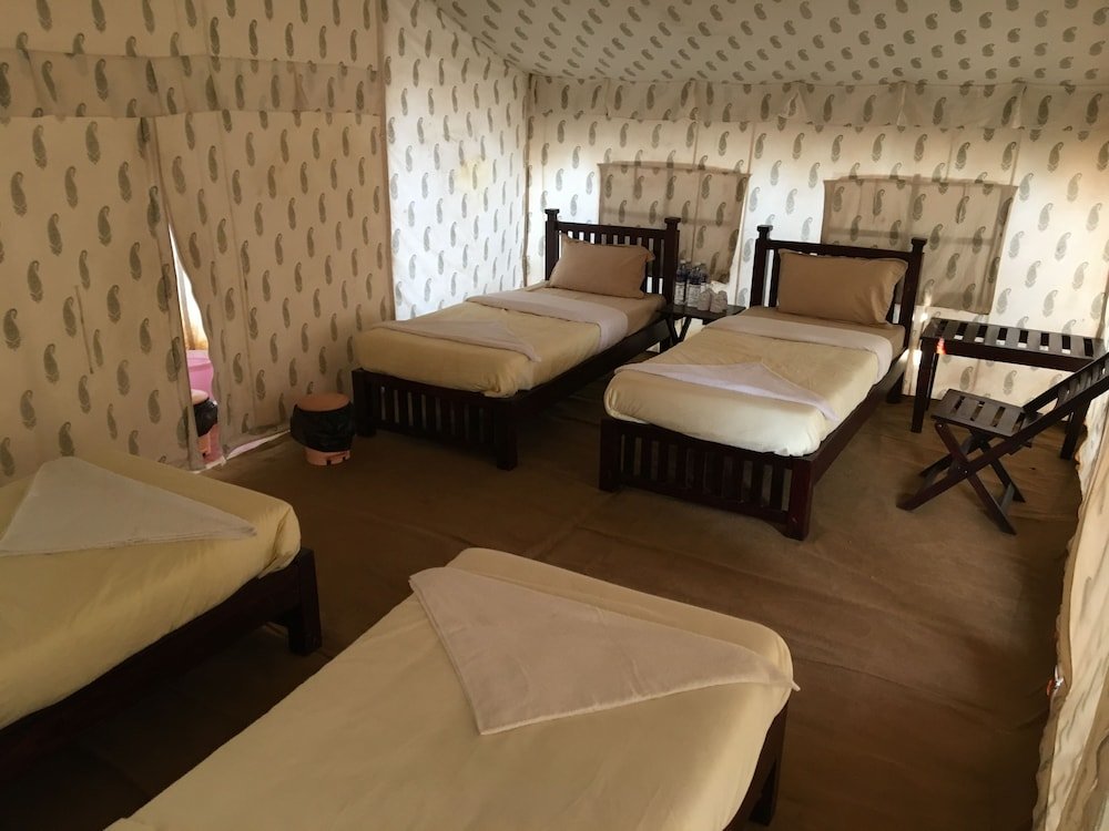 Cama en dormitorio compartido (dormitorio compartido masculino) Kumbh Camp India