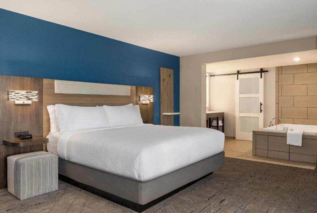 Doppel Suite mit Blick Holiday Inn Express & Suites Evansville Downtown