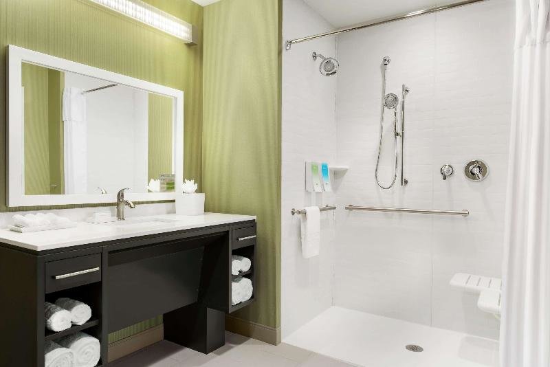Standard room Home2 Suites By Hilton Menomonee Falls Milwaukee
