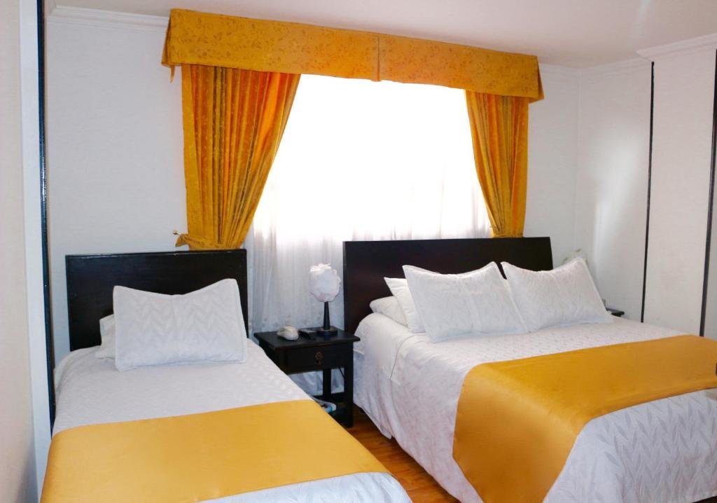 Standard Triple room Hotel Ferrovial Corferias